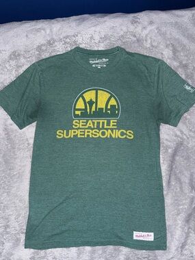 Mens Mitchell & Ness NBA Seattle SuperSonics Green Graphic Tee